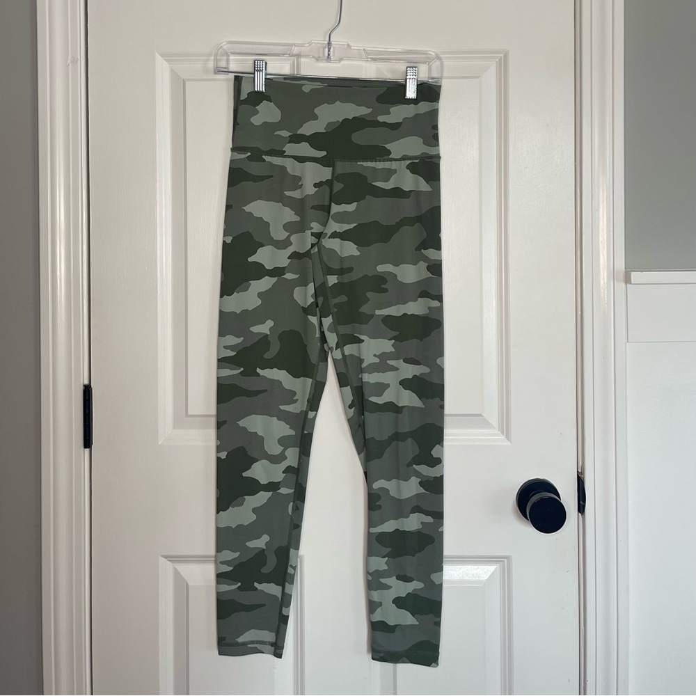 Aerie Chill Play Move 7/8 Length Camouflage Leggings